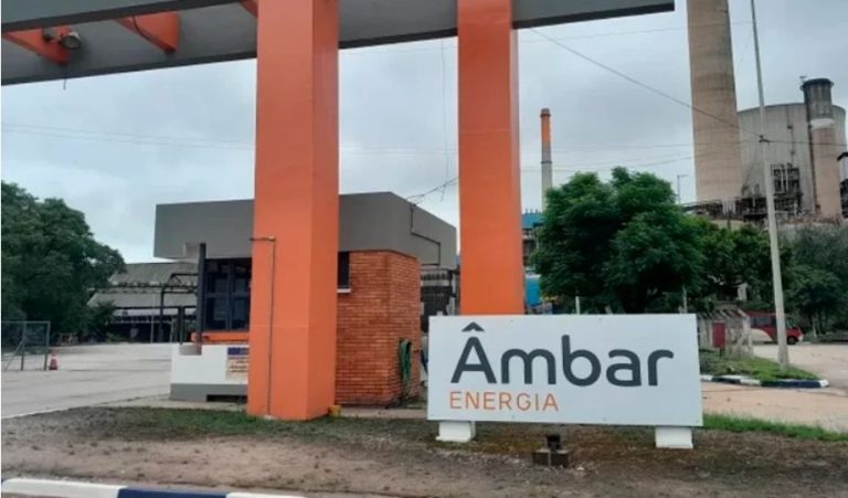 Eletricistas da Âmbar Energia fazem paralisação e cobram reajuste salarial em Manaus