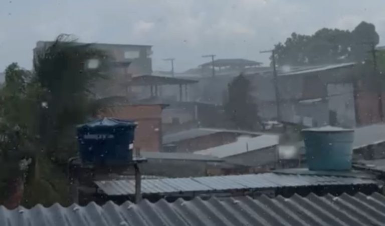 Chuva atinge diferentes bairros após dias de calor intenso e temperatura de 39°C em Manaus