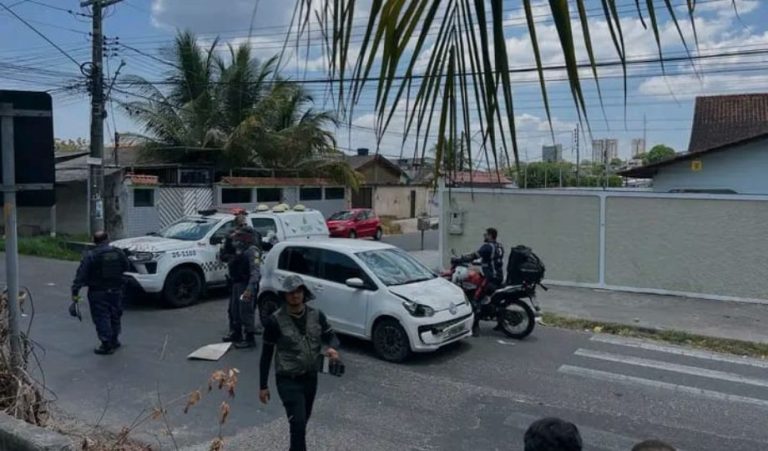 Criança é atropelada com responsável em frente a escola de Manaus