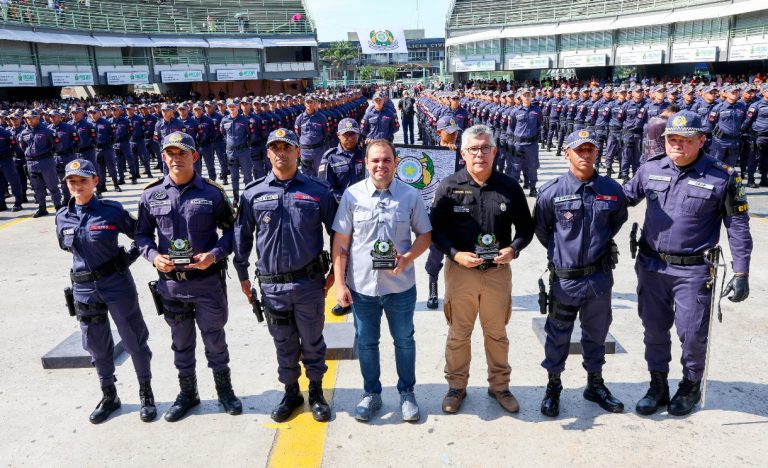 Governador  Roberto Cidade acompanha incorporação de 502 novos soldados ao efetivo da Polícia Militar