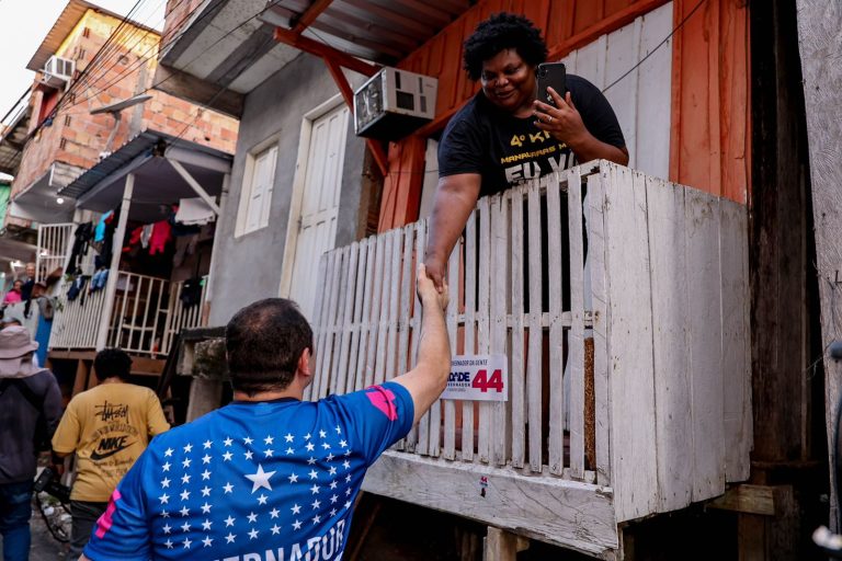 Roberto Cidade leva proposta do Hospital da Mulher às ruas do Bairro da União e pede confiança para levar o Amazonas adiante