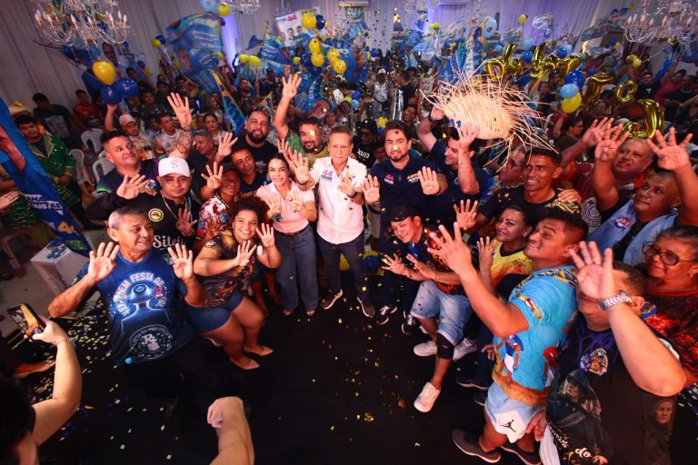Adjuto Afonso reúne representantes da cultura popular e recebe homenagem como “Embaixador da Cultura e do Folclore do Amazonas”