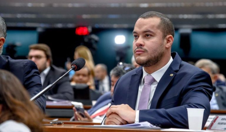 PF cumpre mandados contra Adail Filho em operação sobre contratos de Coari