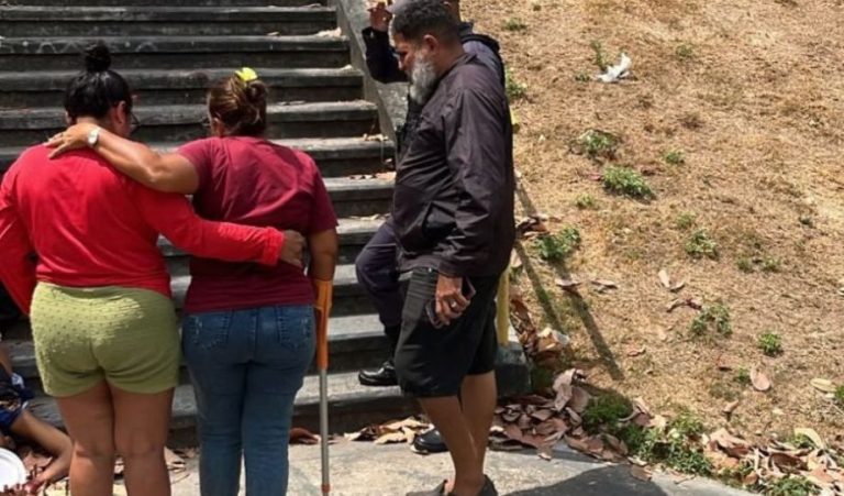 Homem é encontrado morto em escadaria de praça no Centro de Manaus