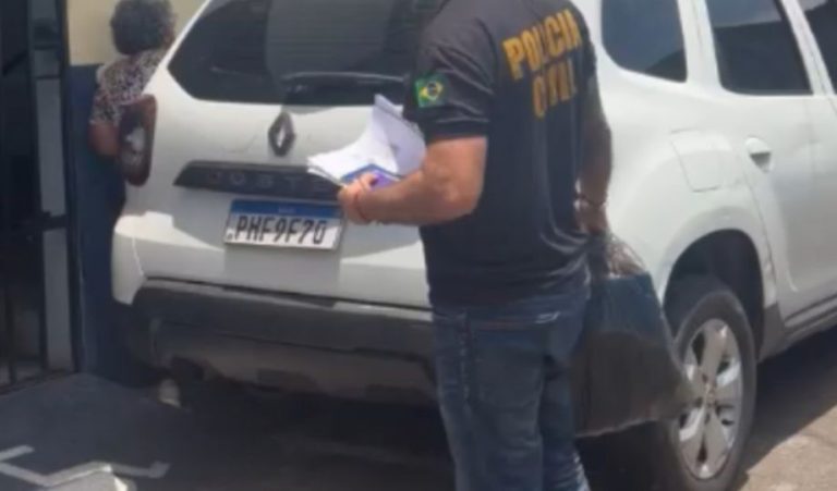 Idosa é presa suspeita de usar documentos falsos em Manaus