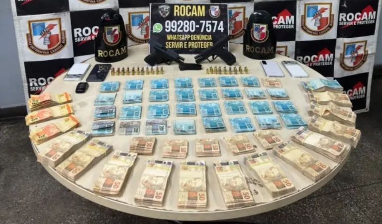Rocam prende dois homens com duas pistolas e mais de R$ 104 mil em Manaus