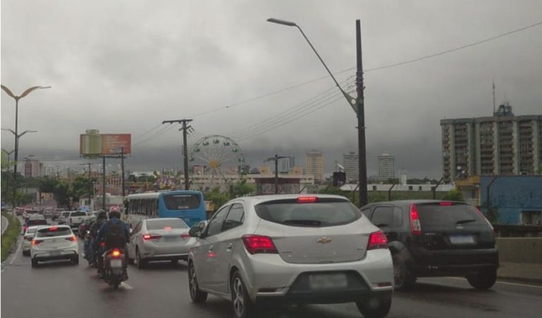 Chuva forte atinge Manaus desde as 5h40 e Inmet mantém alerta amarelo