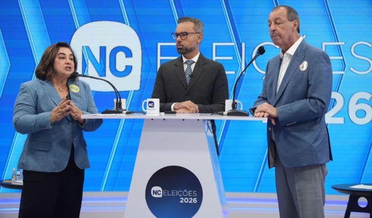 Professora Maria confronta Omar sobre propostas ambientais