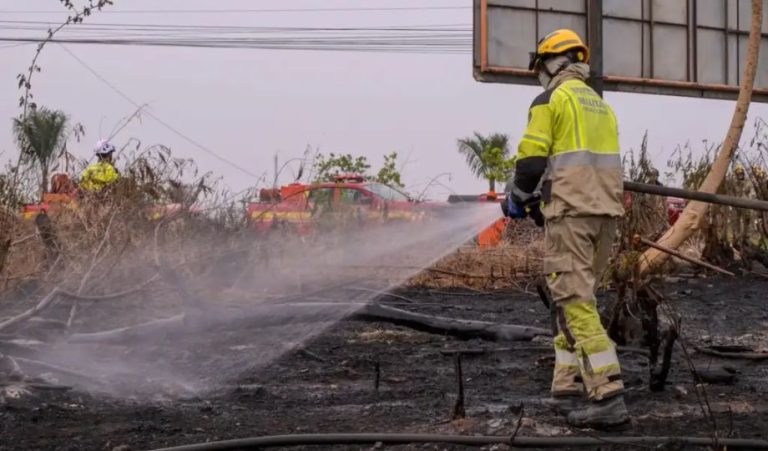 Incêndio há mais de 40 dias destrói 3 mil hectares em terra indígena no Amazonas